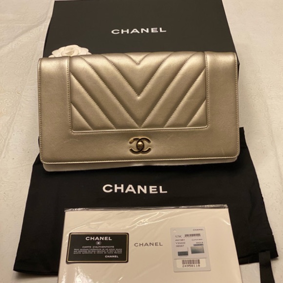 CHANEL VINTAGE CLUTCH - Picture 5 of 16